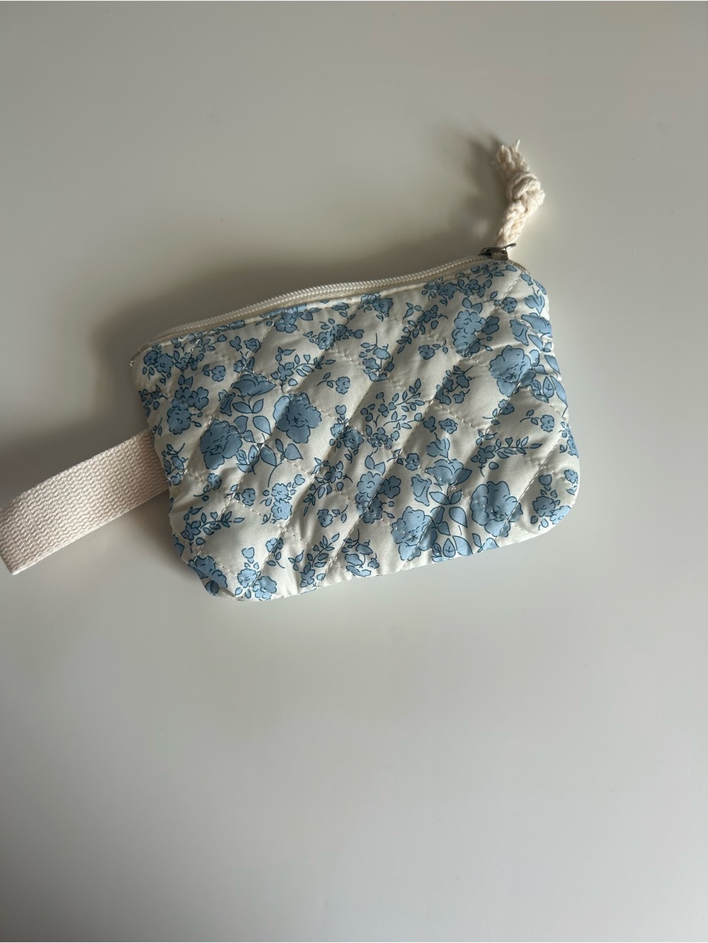 Quilted Blue Floral Wristlet Pouch - White & Blue